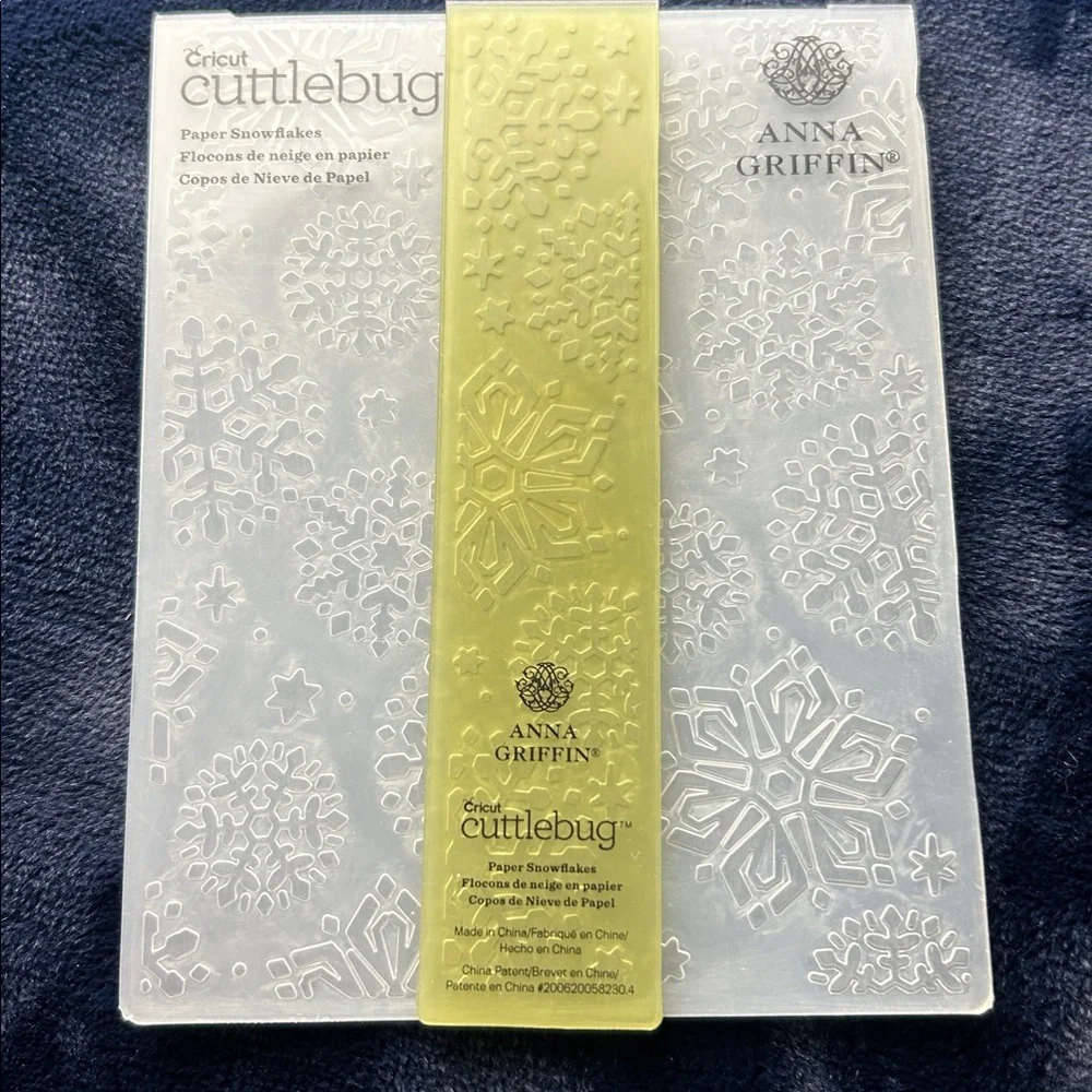 Like New Anna Griffin Cuttlebug Cricut Christmas Embossing Folders Set of 3 snow